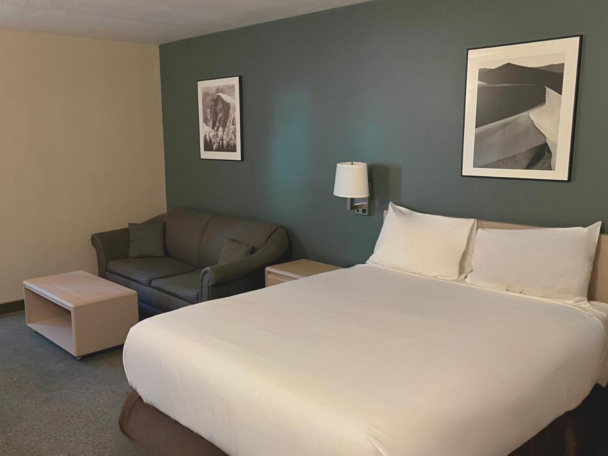 Hotel Heritage & Convention Centre -