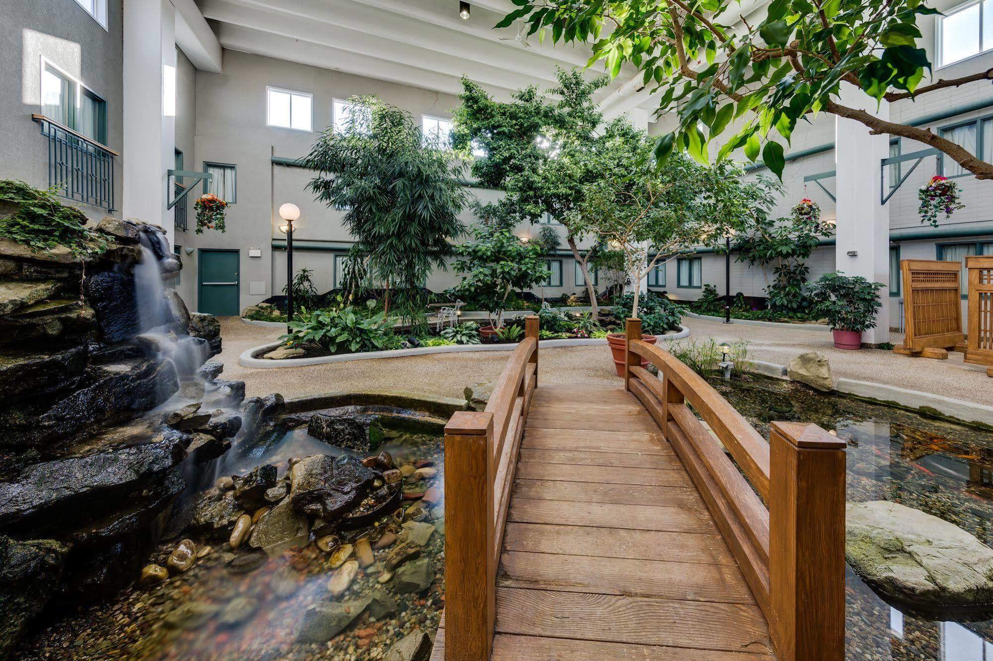 Heritage & Convention Centre - 2*